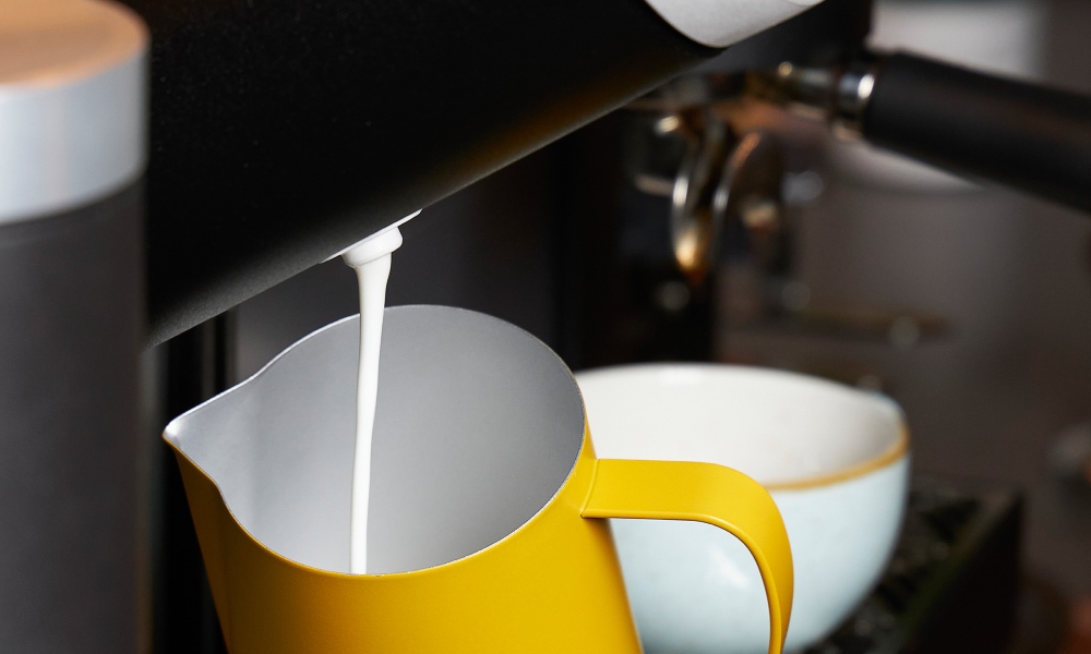 Extracción de leche en máquina de espresso